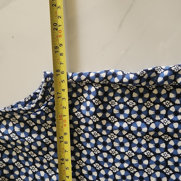 H&M Blue Cute Floral Sleeveless Split V-Neck Size 6 Tunic Top - Picture 9 of 12